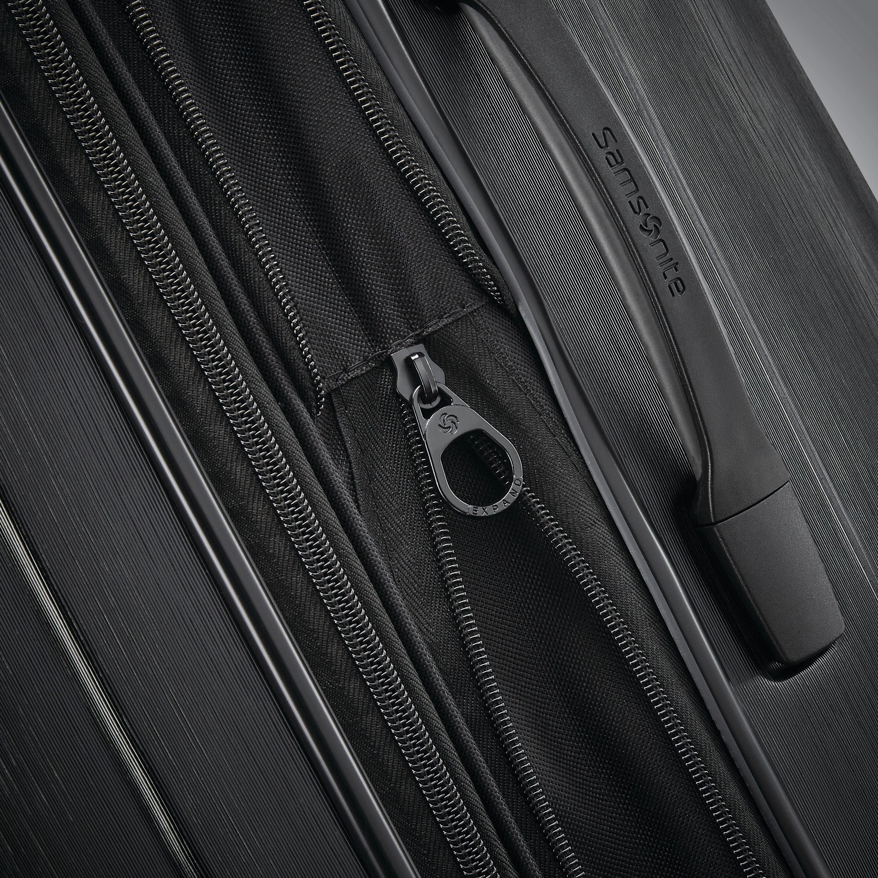 Samsonite Centric 2 Expandable Hardside Luggage with Dual Spinner Wheels