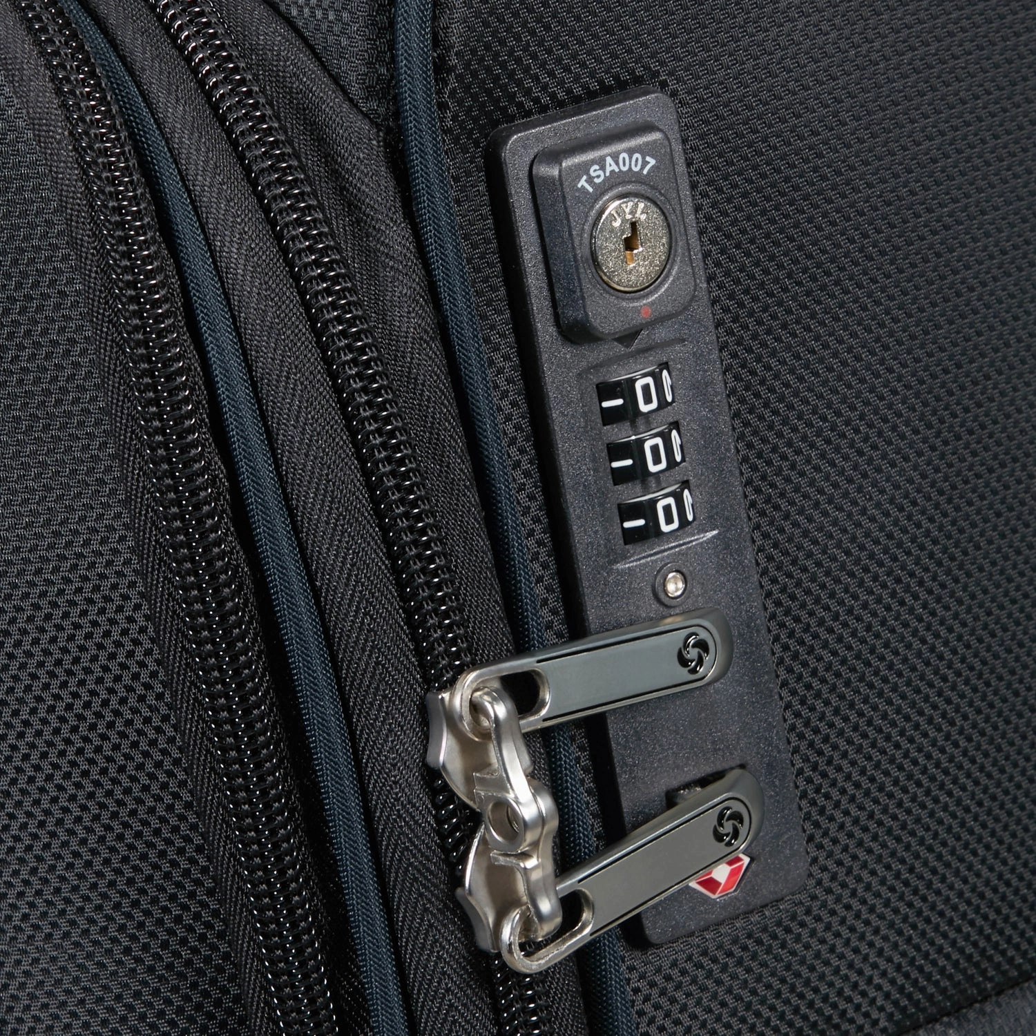 Samsonite D'Lite Spinner Expandable Carry-On
