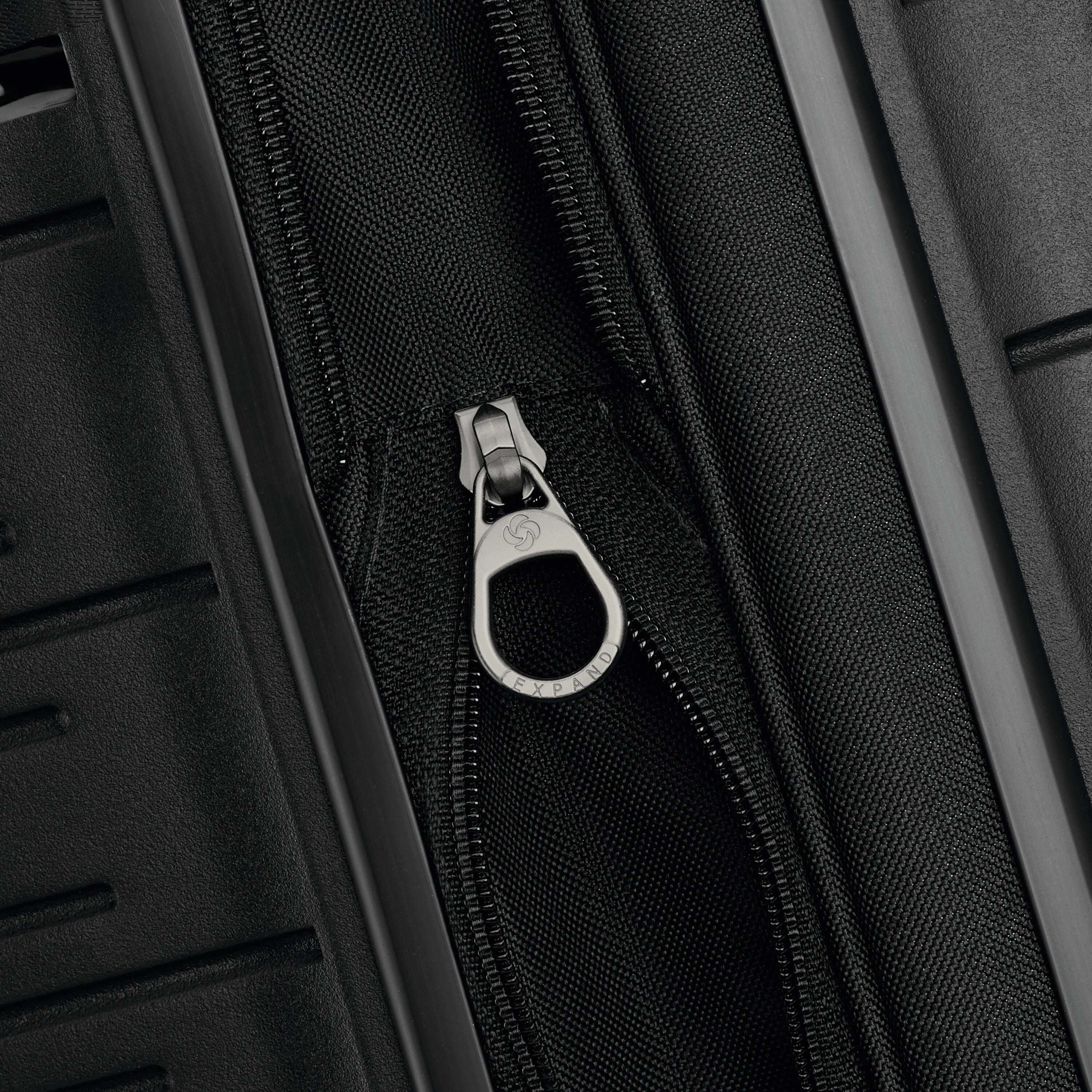 Samsonite Elevation Plus Large Expandable Spinner