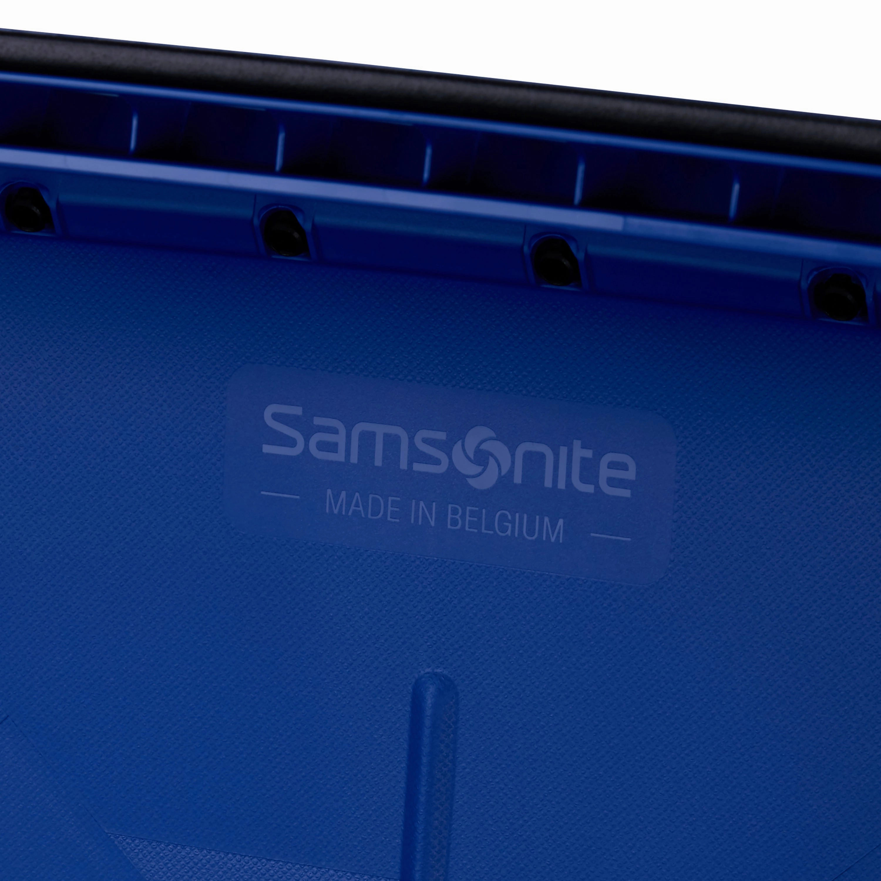 Samsonite Essens Spinner Carry-On Luggage