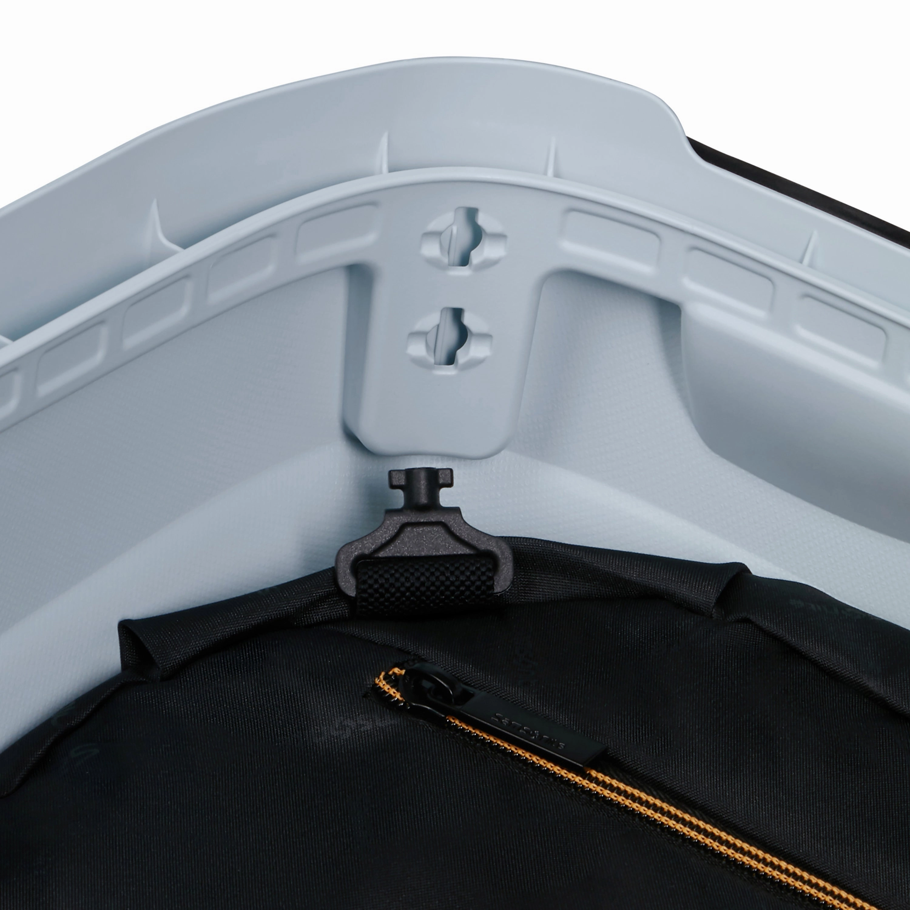 Samsonite Essens Spinner Medium Luggage