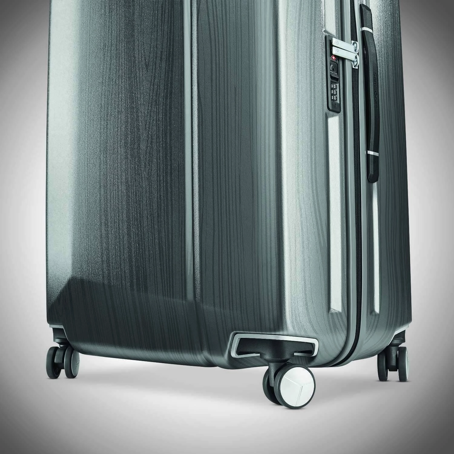 Samsonite Etude 30" 4-Wheel Large Luggage