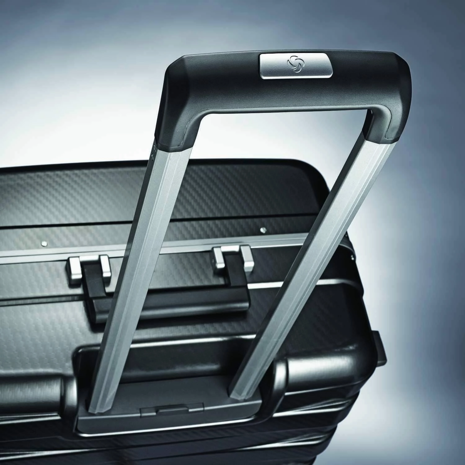 Samsonite Framelock 20" 4-Wheel Carry-On Luggage