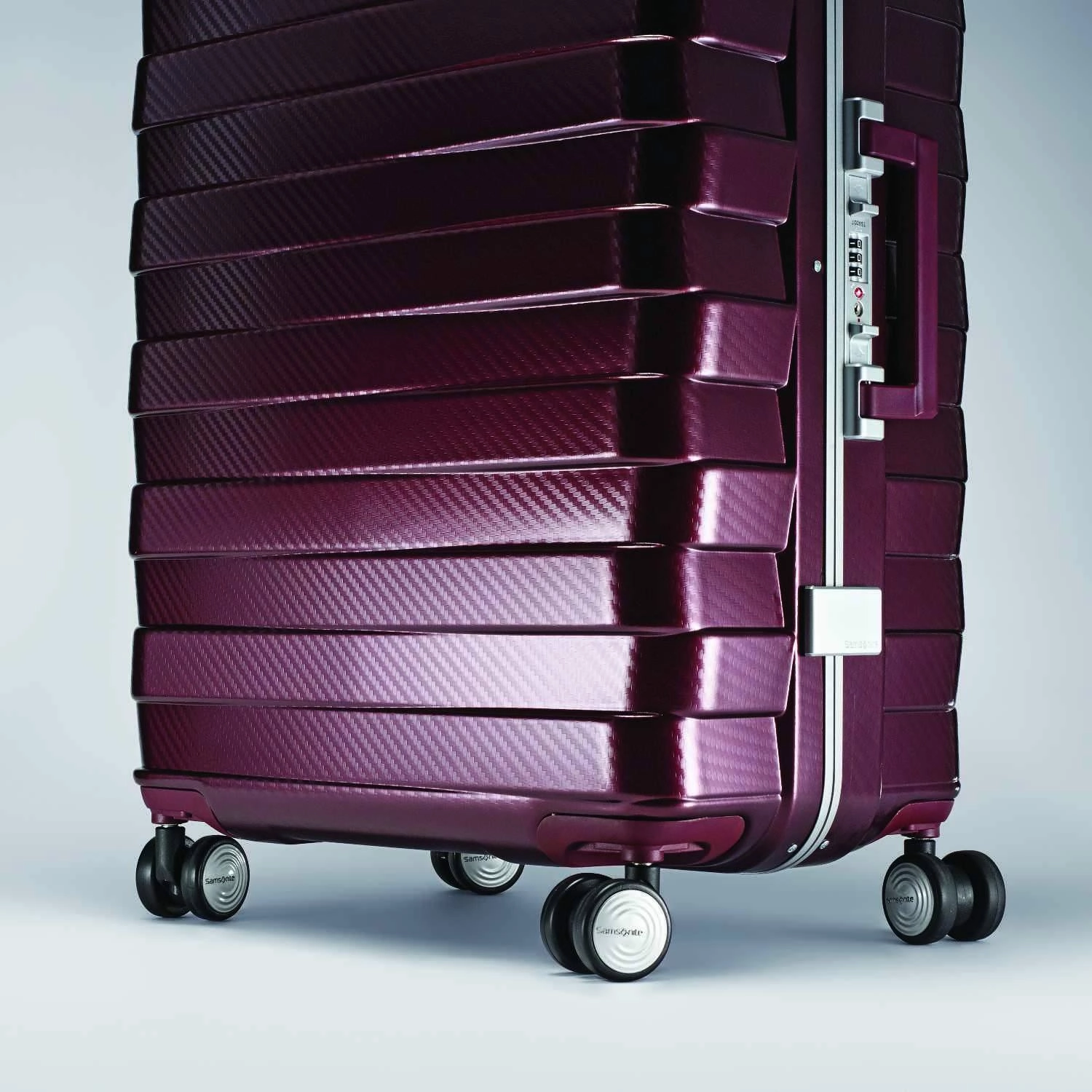 Samsonite Framelock 20" 4-Wheel Carry-On Luggage