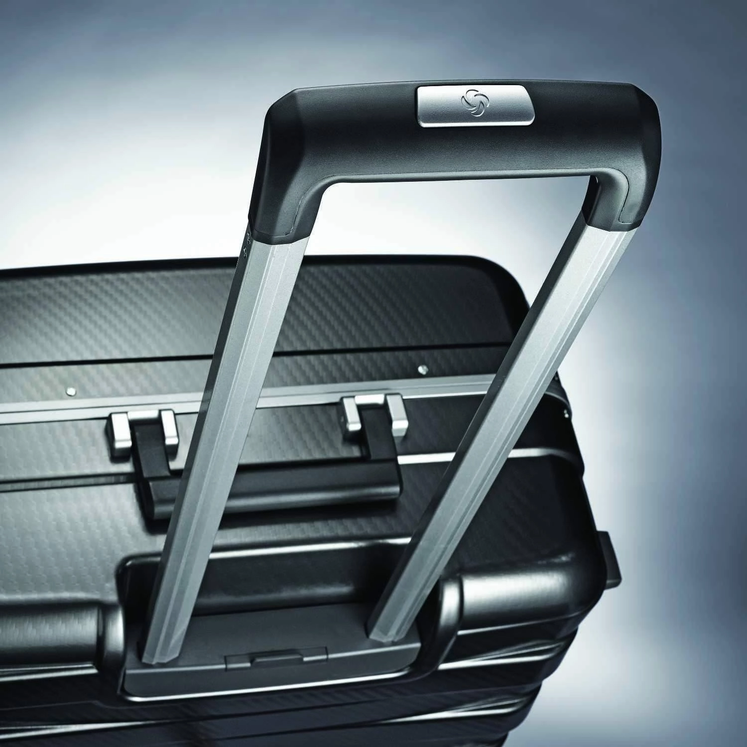 Samsonite Framelock 20" 4-Wheel Carry-On Luggage