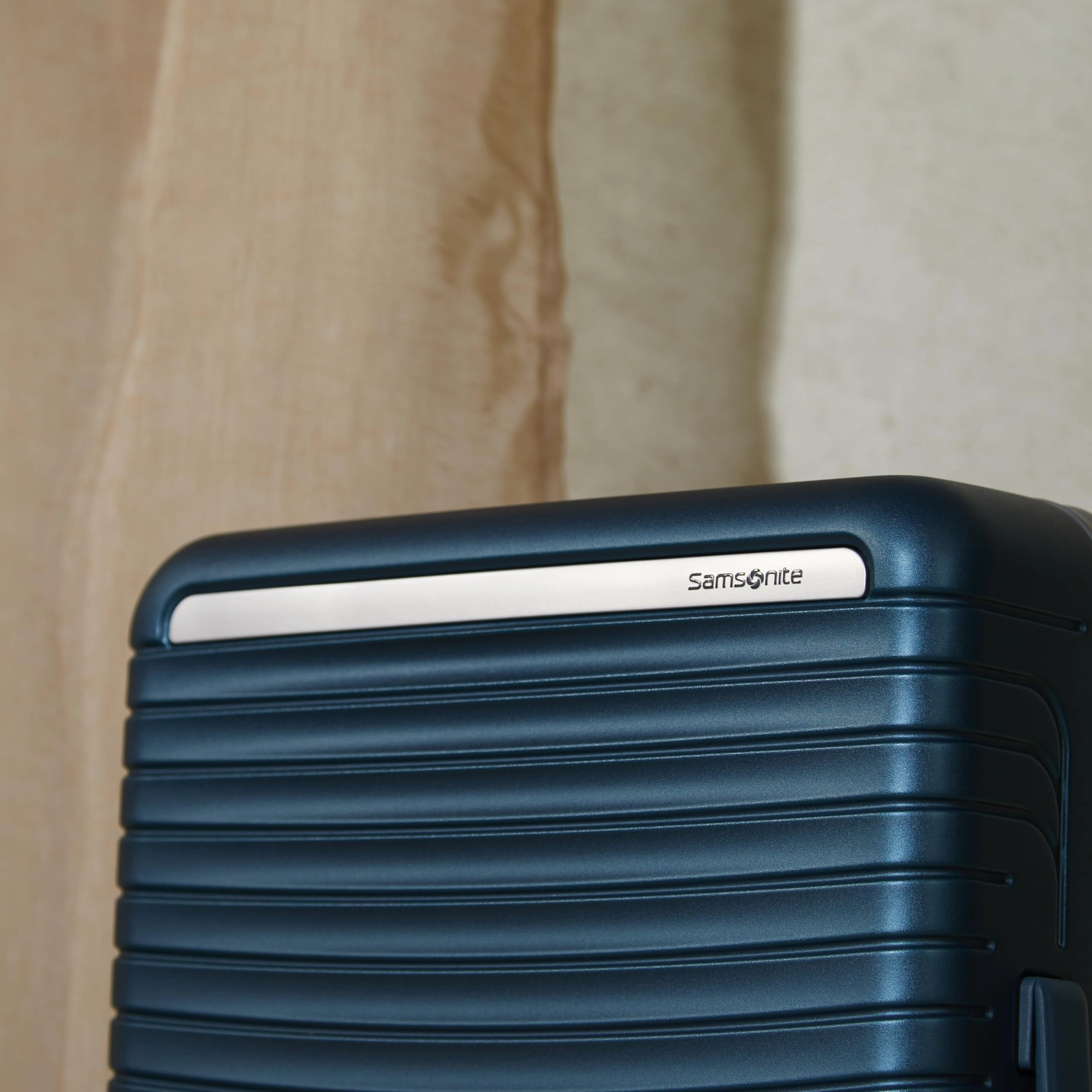 Samsonite Framelock Max Hardside Luggage with Spinner Wheels, Lightweight zipper-less (Carry-on Spinner)
