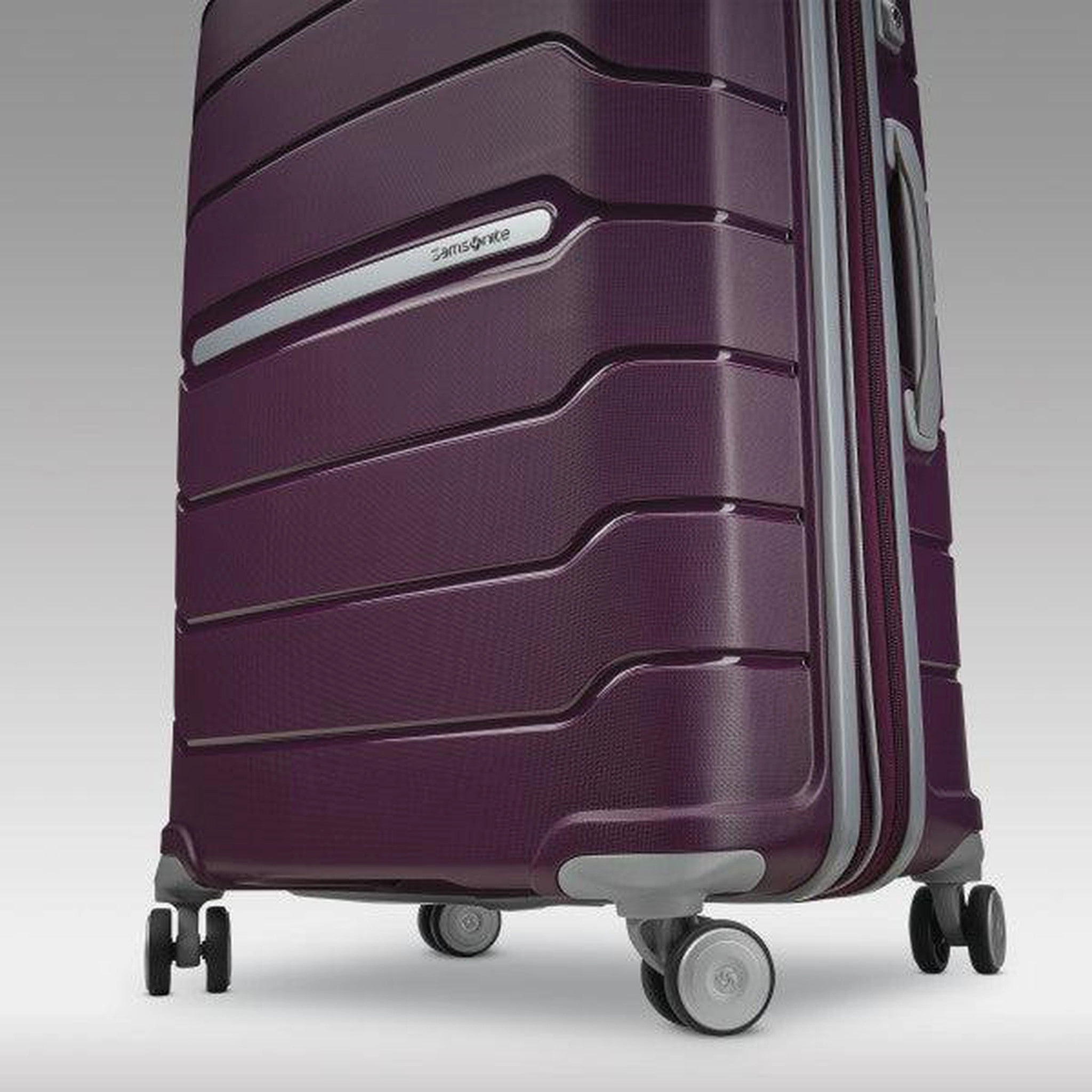 Samsonite Freeform 21" Carry-On Spinner
