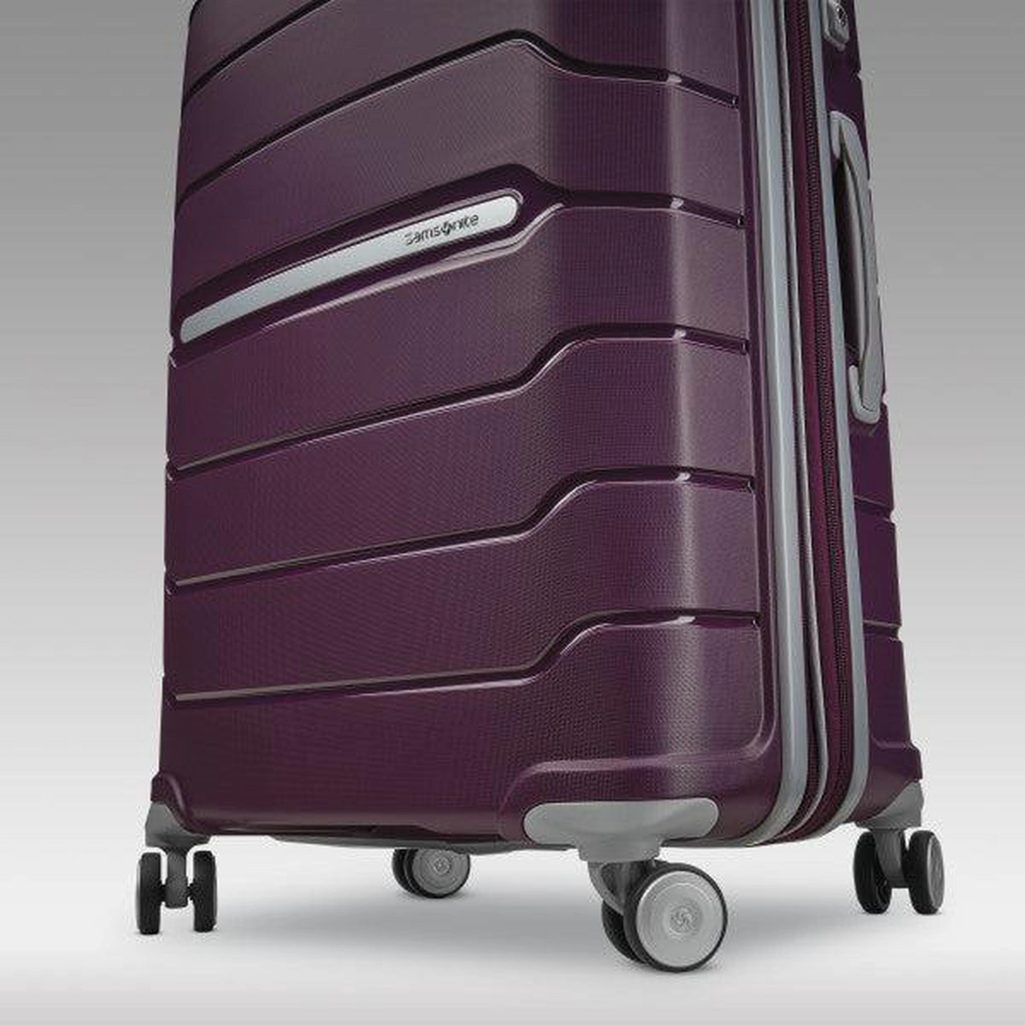Samsonite Freeform 21" Carry-On Spinner