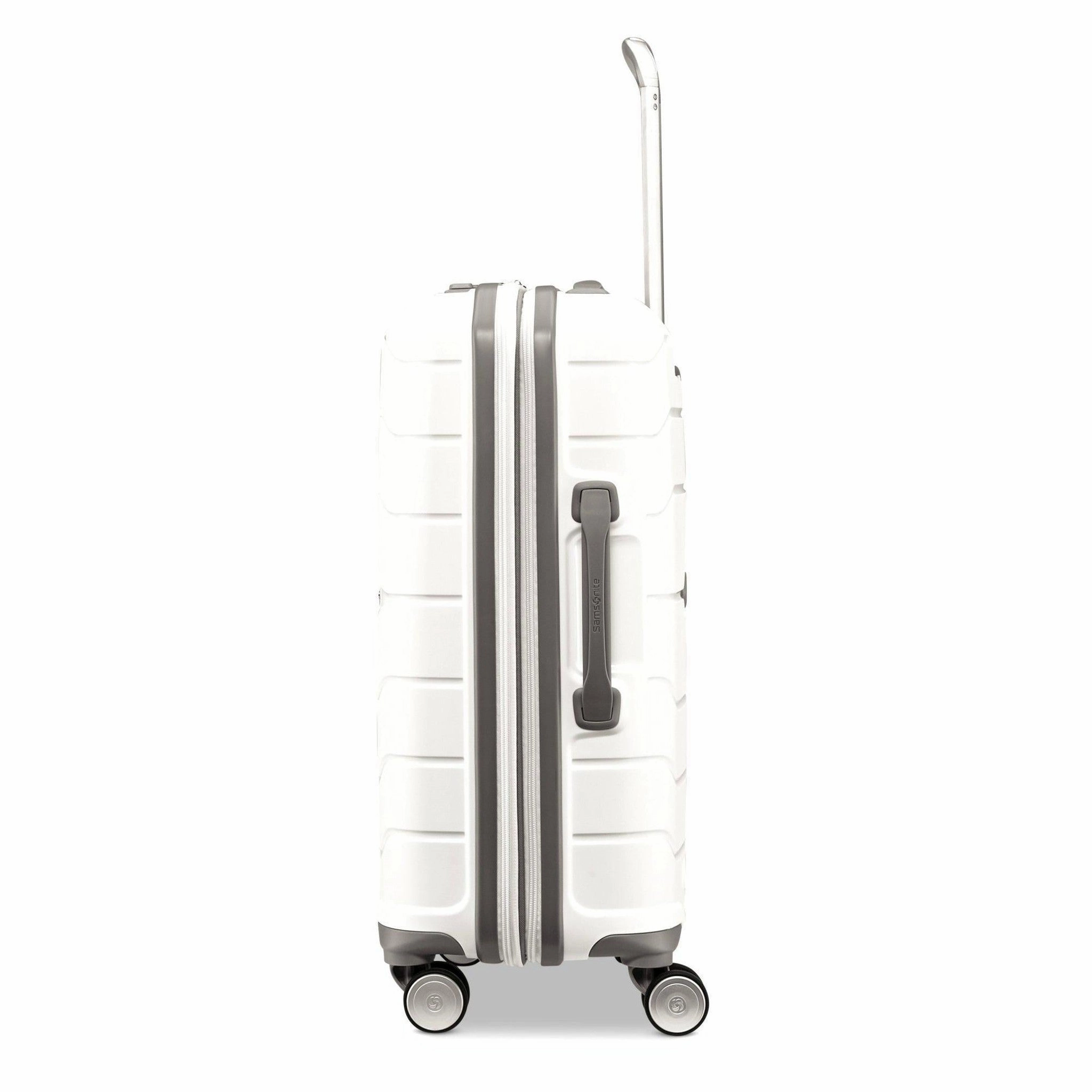 Samsonite Freeform 21" Carry-On Spinner