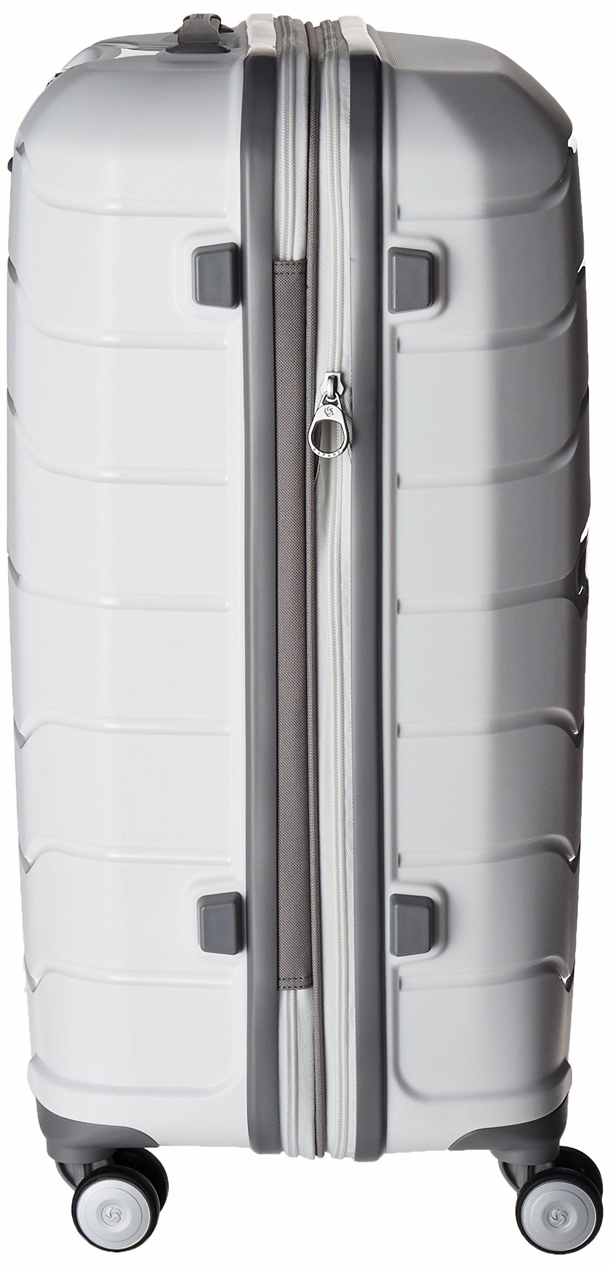 Samsonite Freeform 24" 4-Wheel Medium Luggage