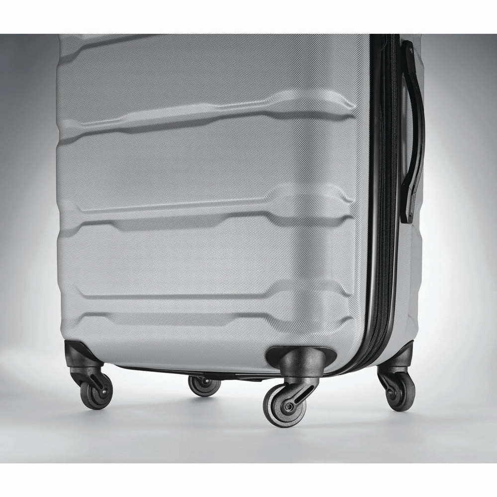 Samsonite Omni PC 24" Hardshell 4-Wheel Medium Luggage