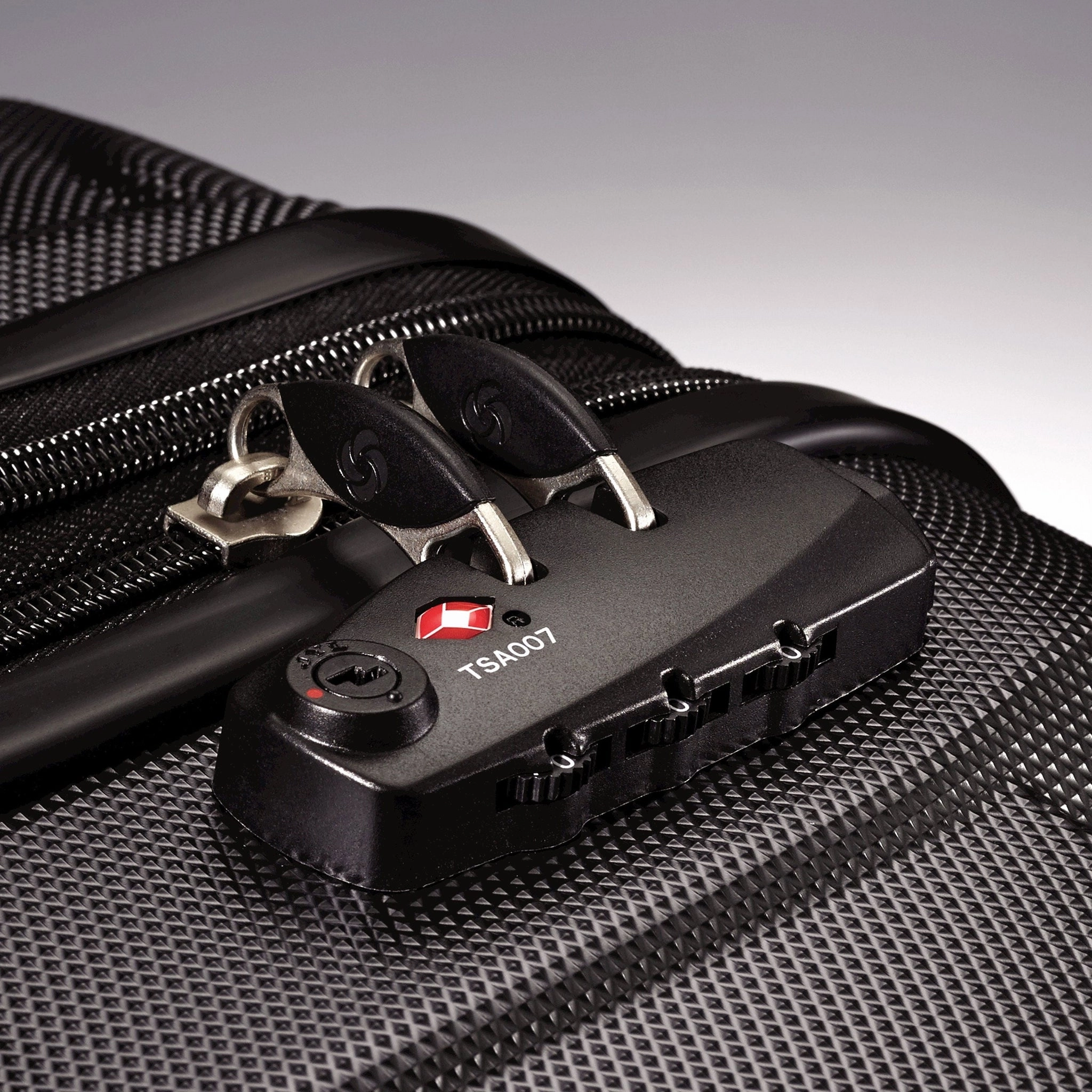 Samsonite Omni PC Hardside Spinner 20"
