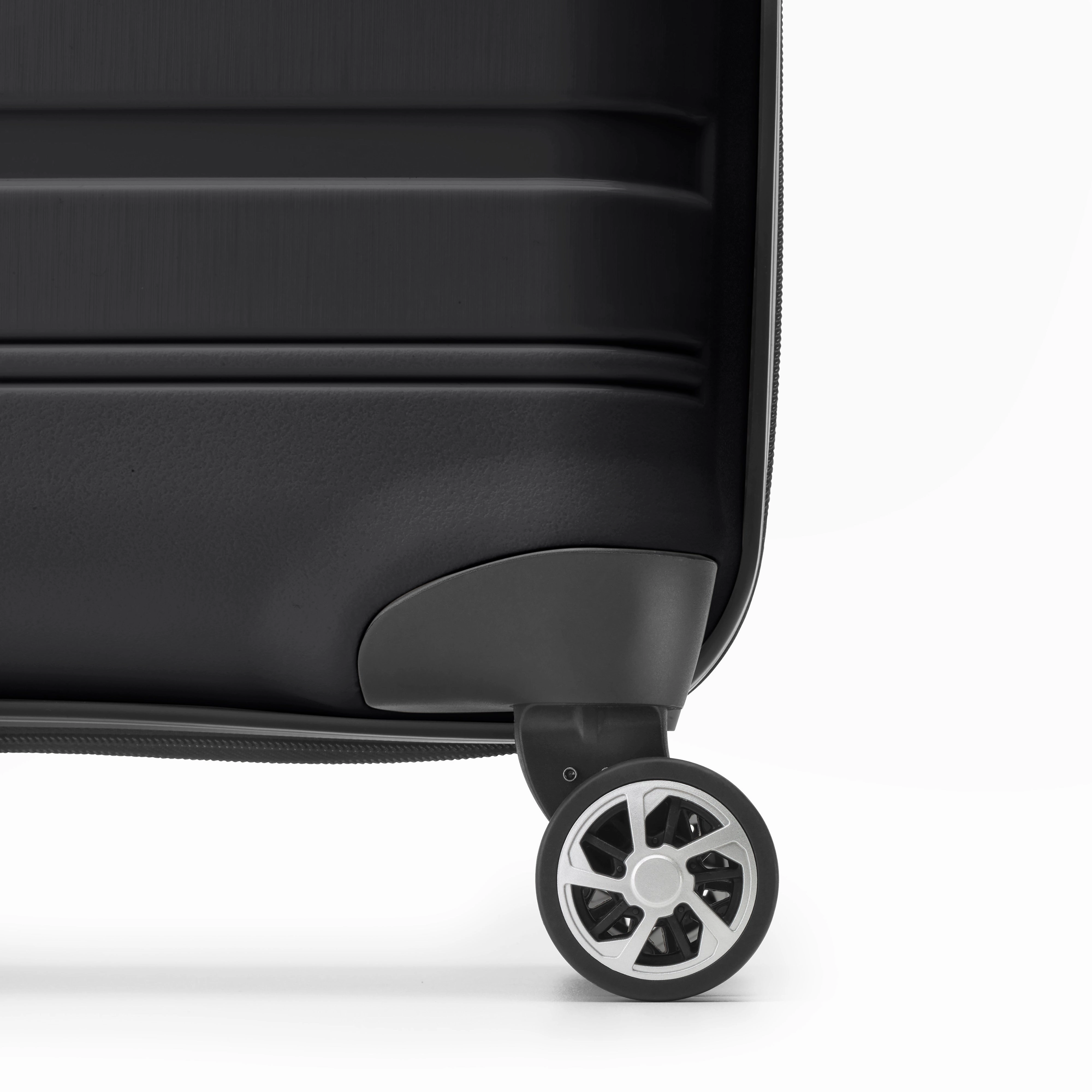 Samsonite Sirocco Collection Spinner Medium Expandable Luggage