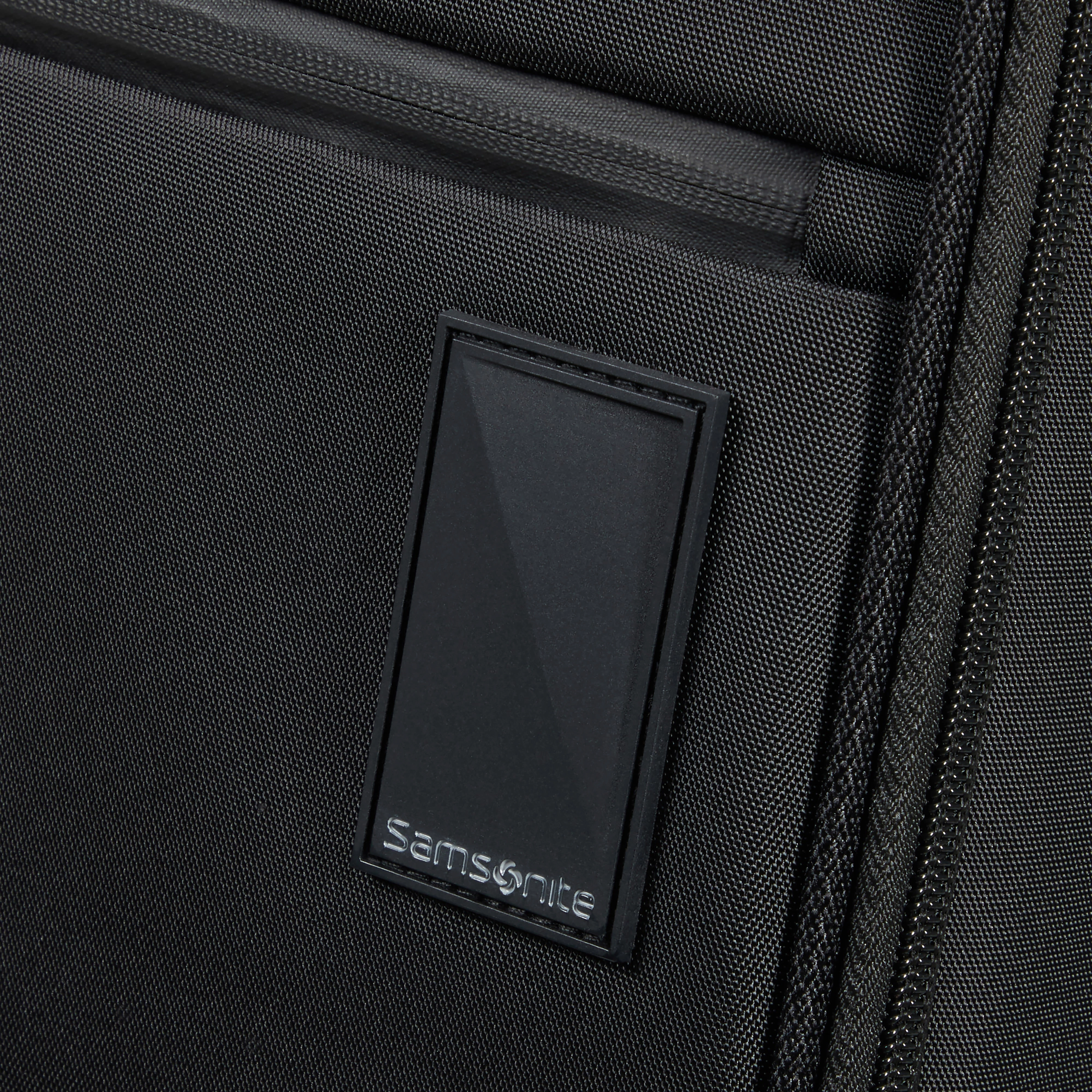 Samsonite Vaycay Spinner Medium Expandable Luggage