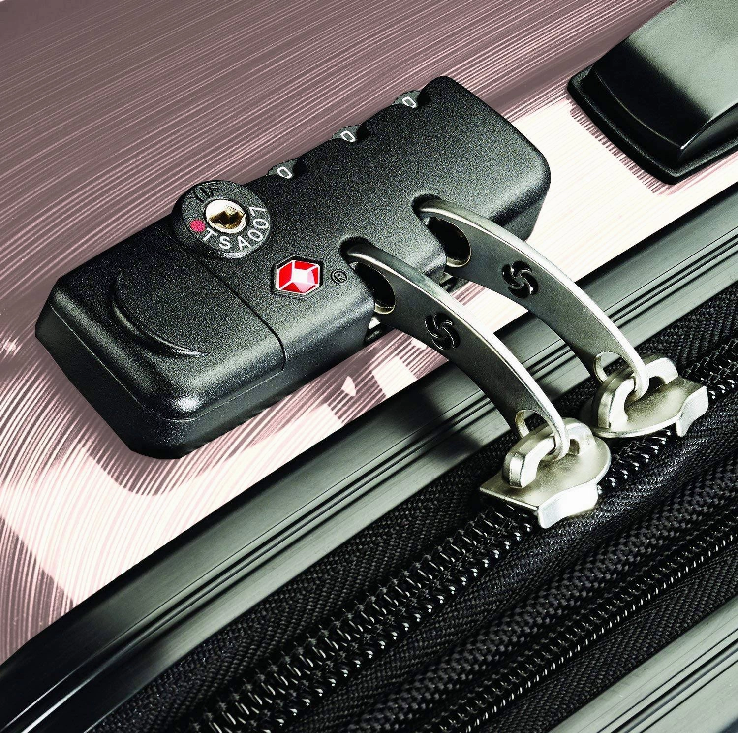 Samsonite Winfield 2 24" 4-Wheel Medium Luggage