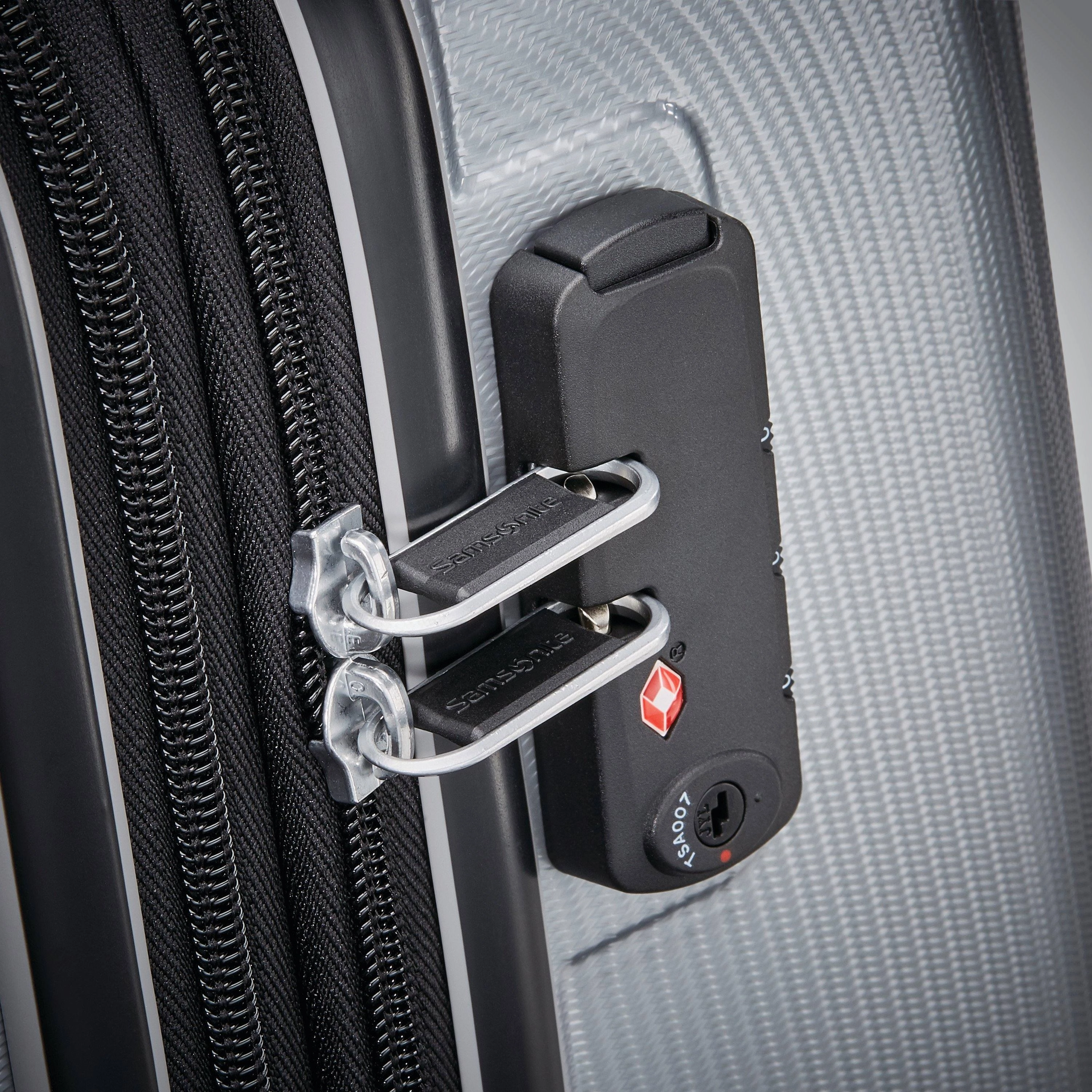 Samsonite Winfield 3 DLX 3 Piece Set (20"/24"/28") 4-Wheel Luggage Set