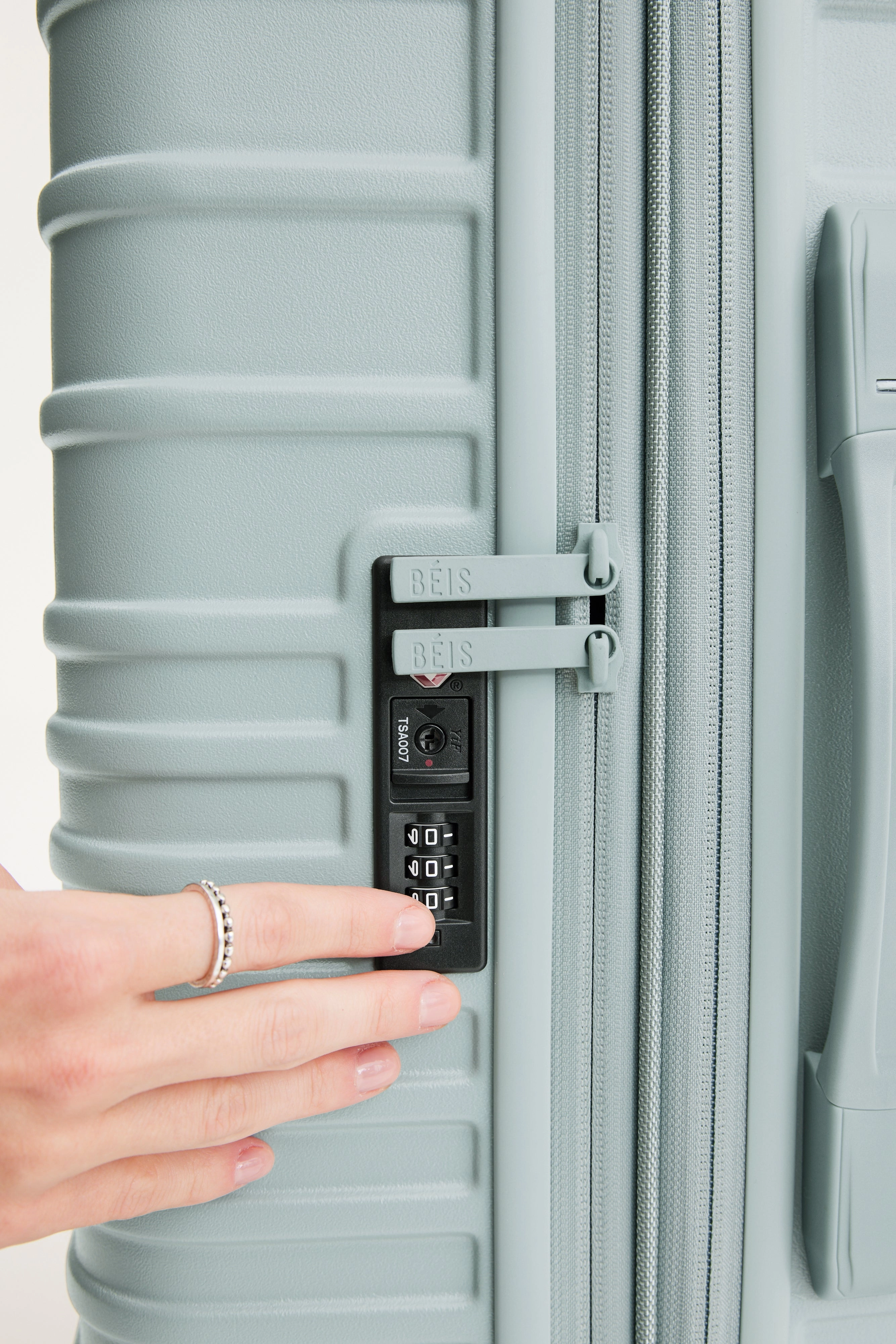 The Medium Check-In Roller in Slate