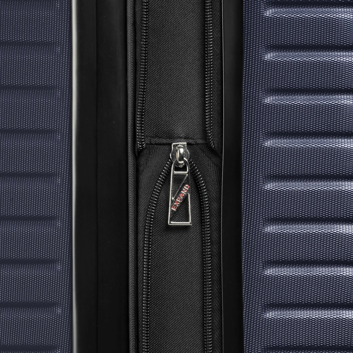 TOTAL TRAVELWARE Everest Expandable Hardsided Spinner, 28-Inch Checked Large