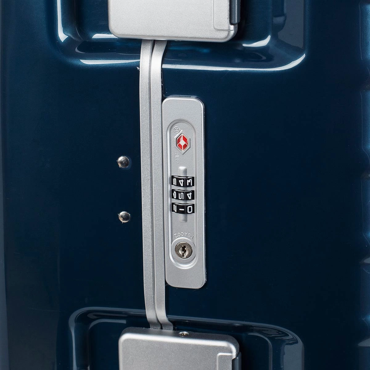 Travelers Club Zephyr 20In Seat-On Carry On Spinner