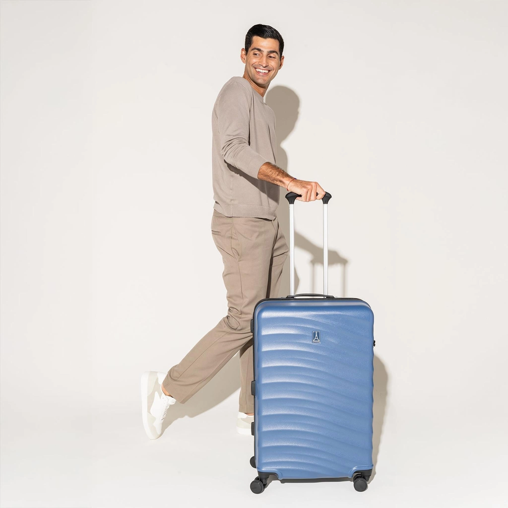 Travelpro Maxlite Air V2 Medium Check-in Expandable Spinner