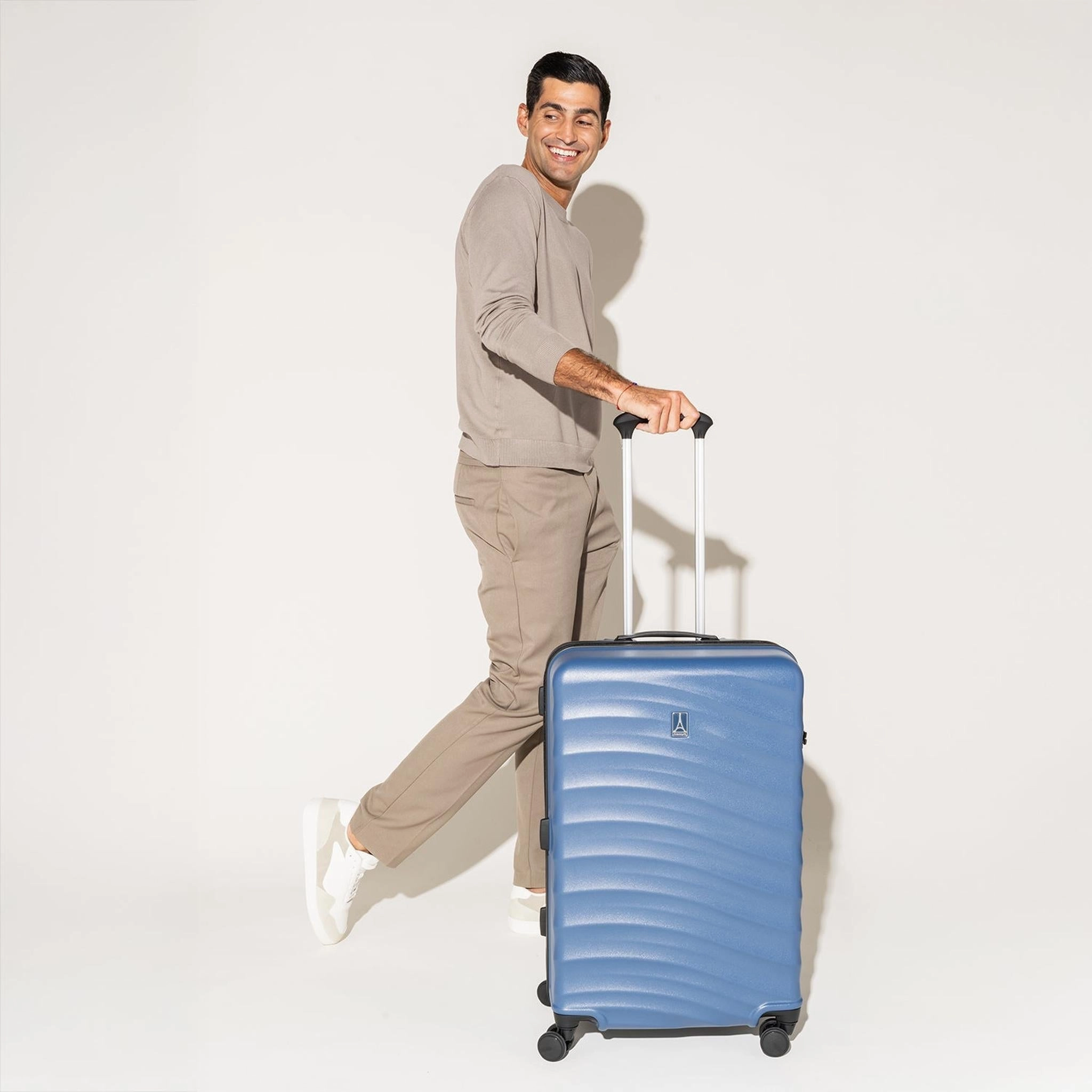 Travelpro Maxlite Air V2 Medium Check-in Expandable Spinner