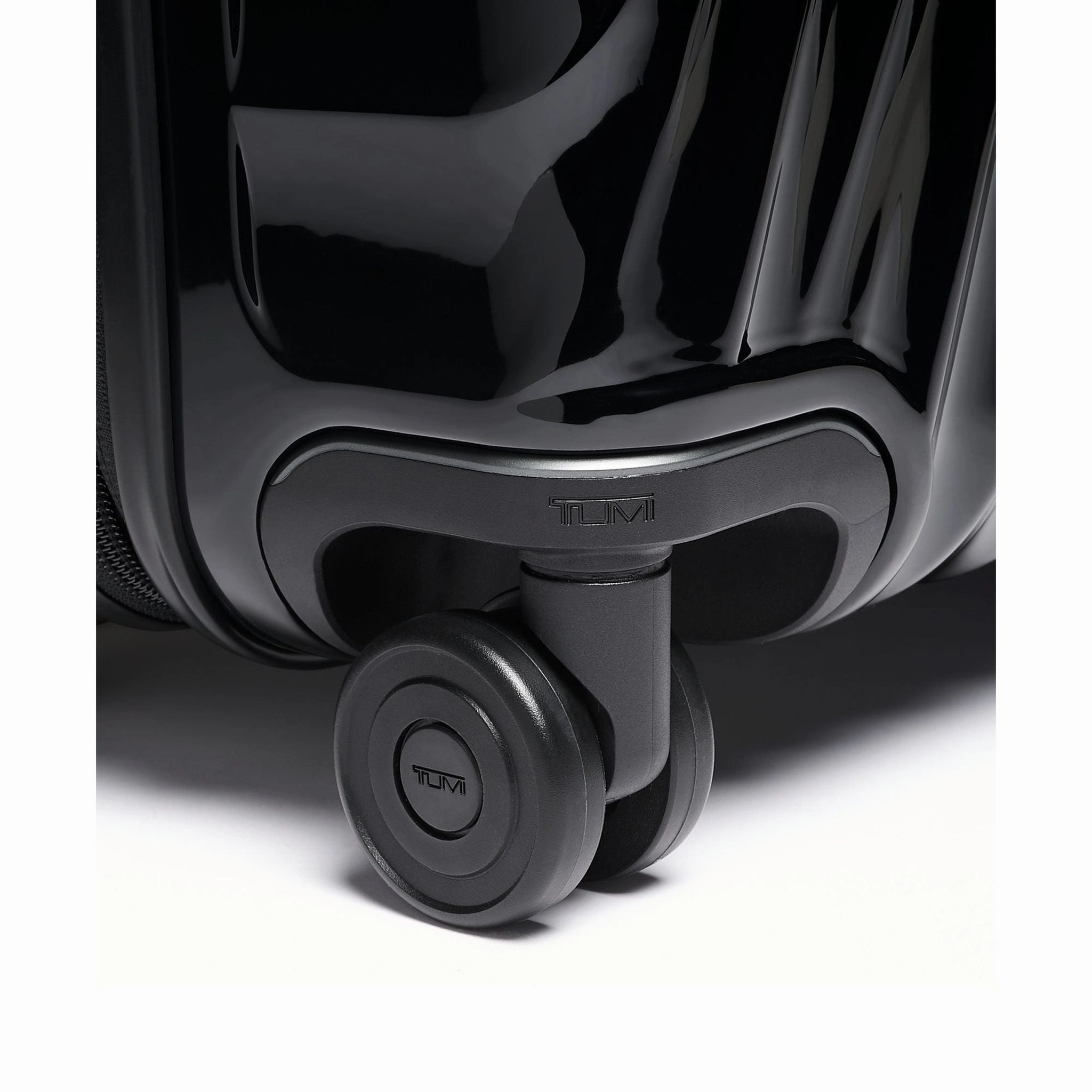 TUMI 19 Degree Short Trip Expandable 4 Wheeled Packing Case