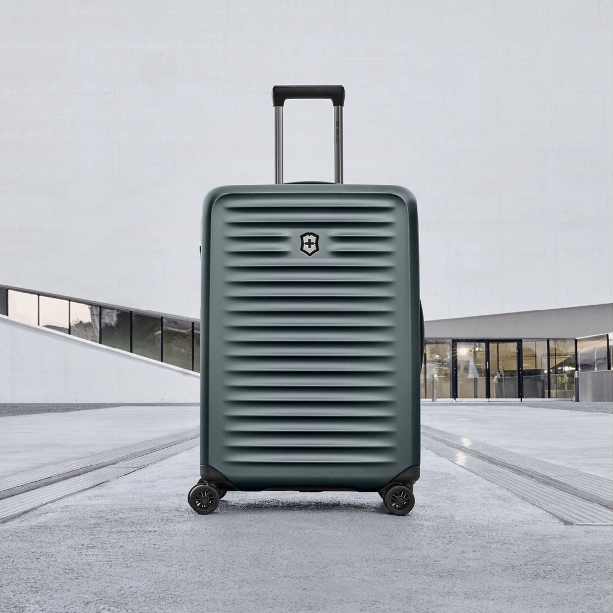 Victorinox Airox Advanced Medium Hardside Case