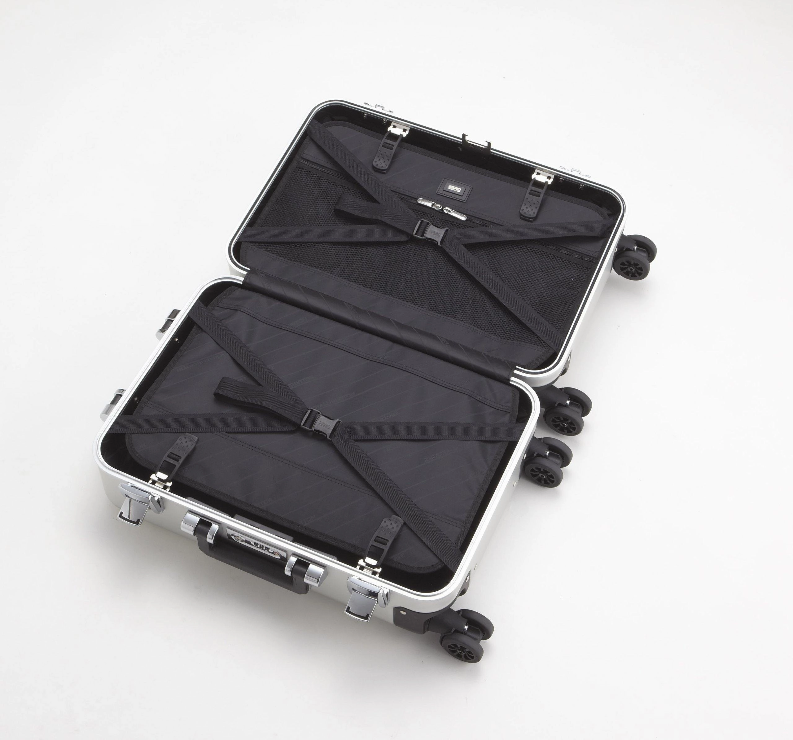 ZERO Halliburton Classic Aluminum Carry On 4 Wheel Spinner Travel Case