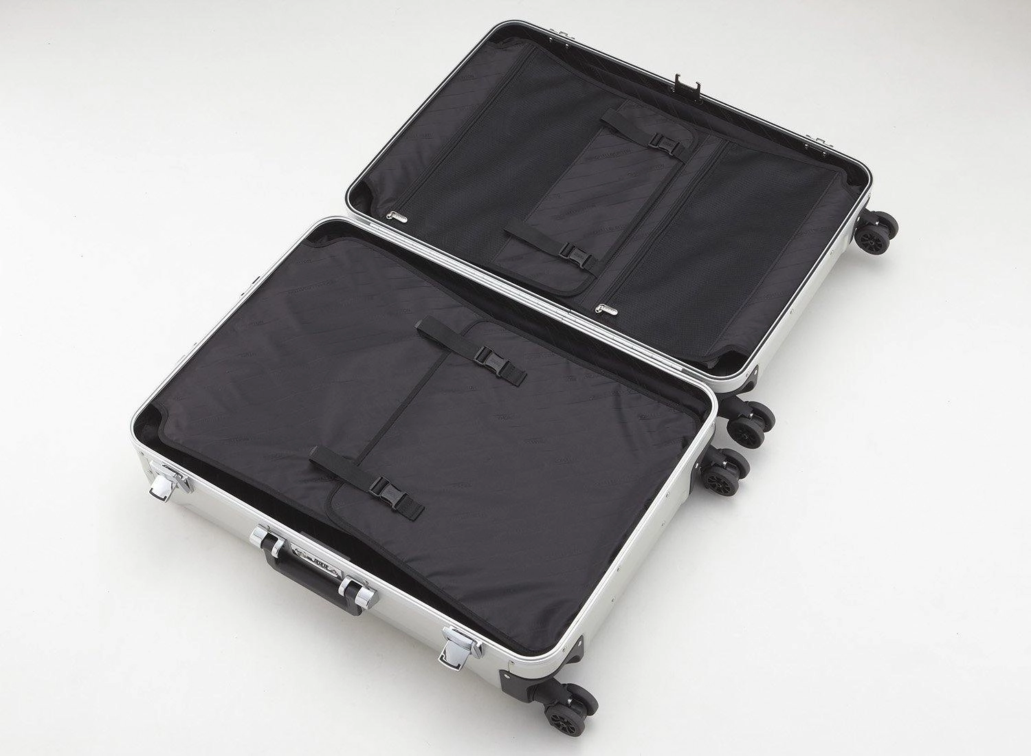 ZERO Halliburton Geo Aluminum 26" 4-Wheel Medium Luggage