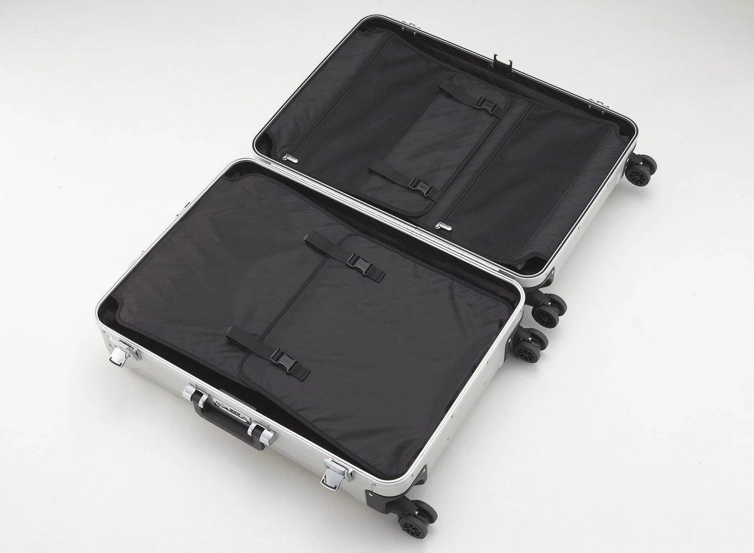 ZERO Halliburton Geo Aluminum 28" 4-Wheel Large Luggage