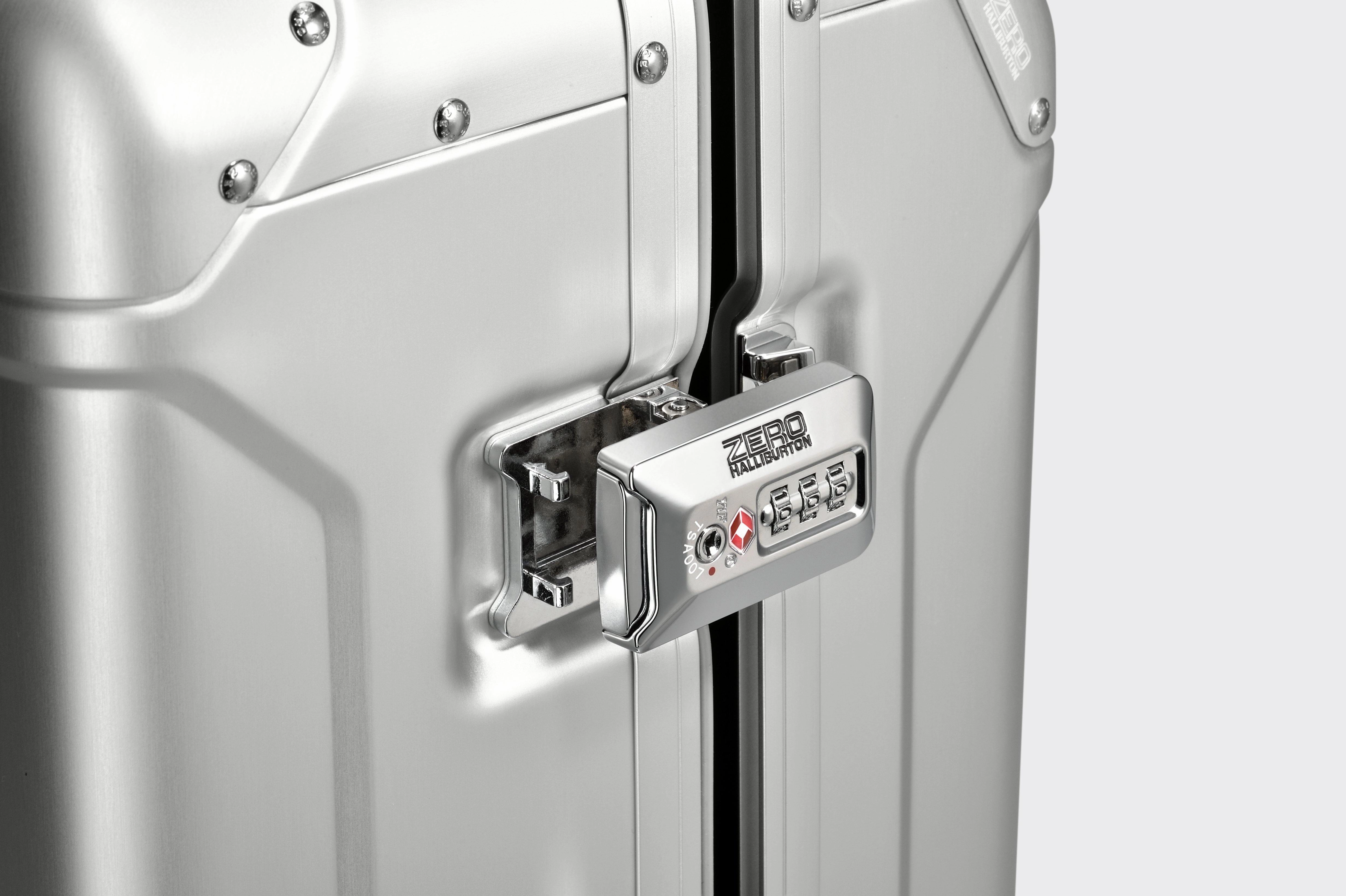 ZERO Halliburton GEO Aluminum 3.0 26" 4-Wheel Medium Luggage