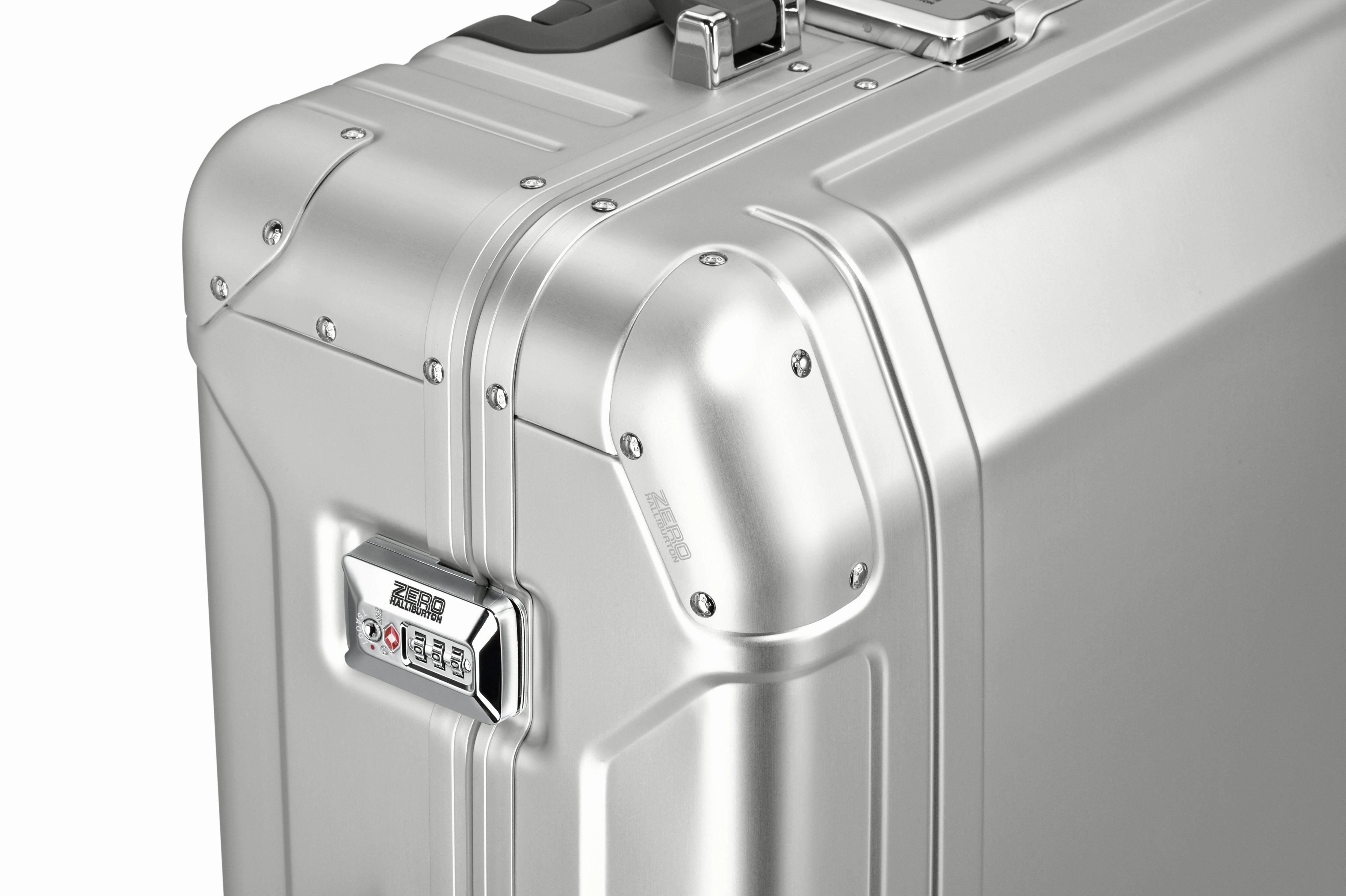 ZERO Halliburton GEO Aluminum 3.0 26" 4-Wheel Medium Luggage