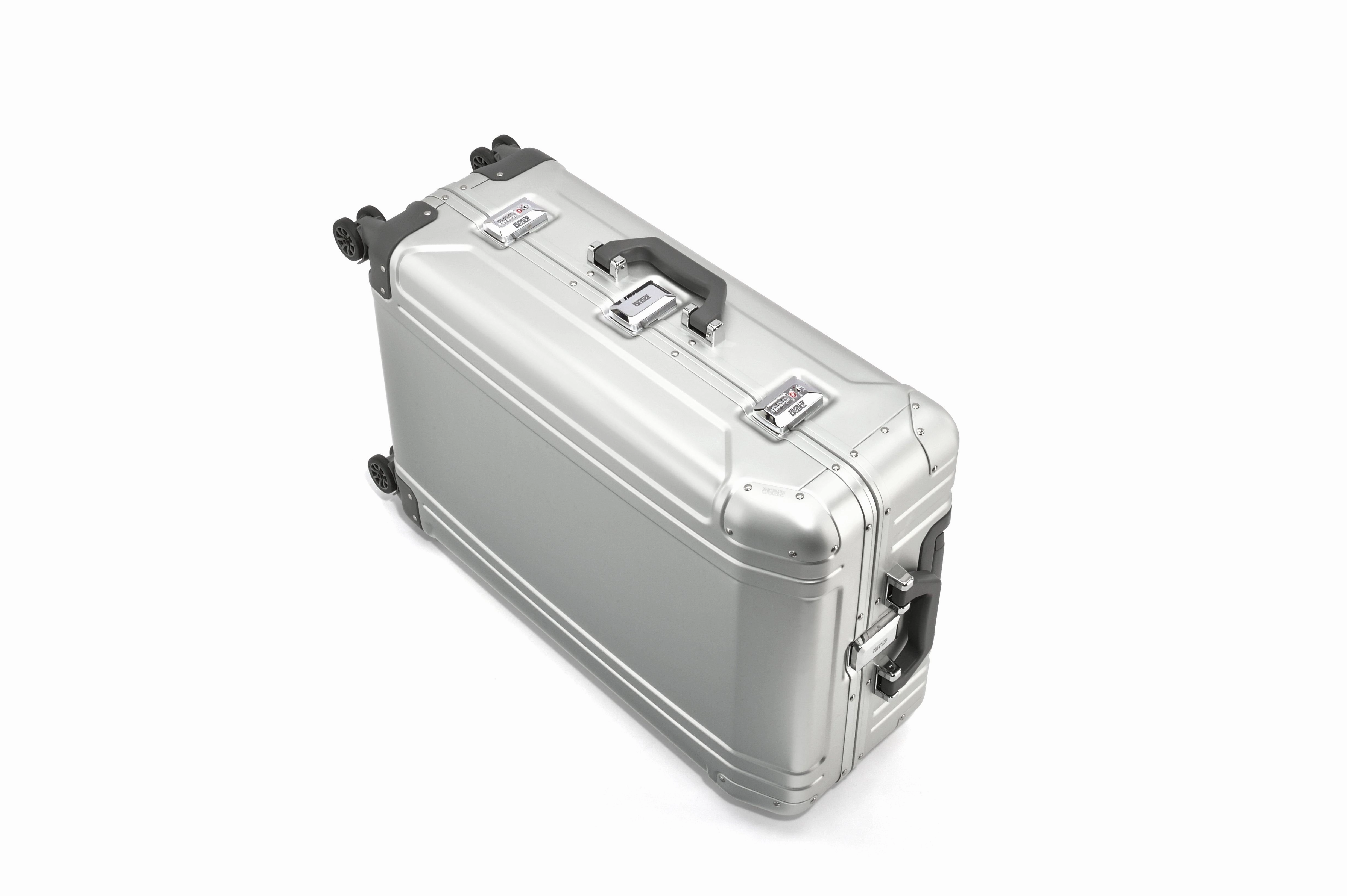 ZERO Halliburton GEO Aluminum 3.0 26" 4-Wheel Medium Luggage