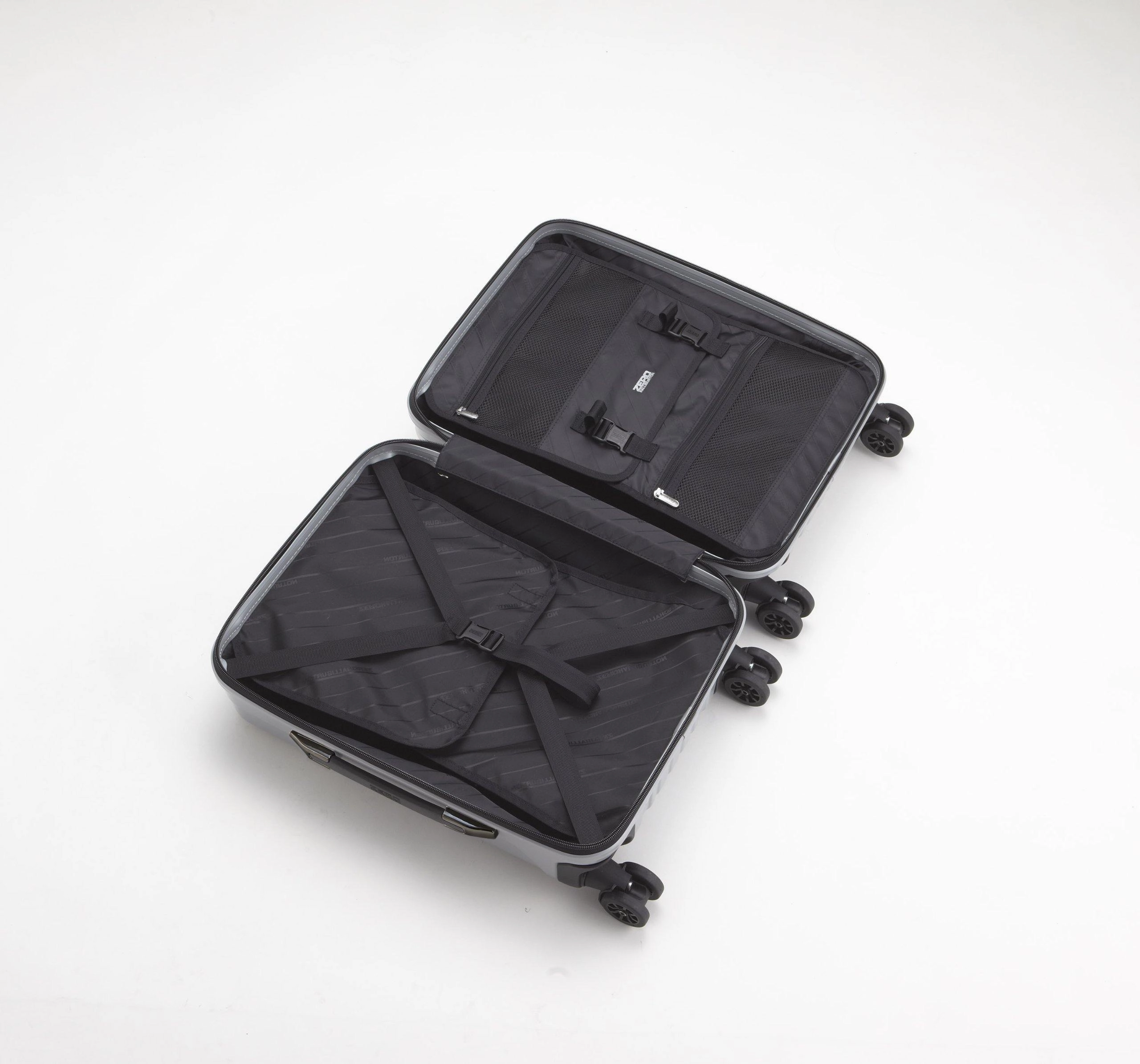 ZERO Halliburton Geo Polycarbonate 22" 4-Wheel Carry-On Luggage