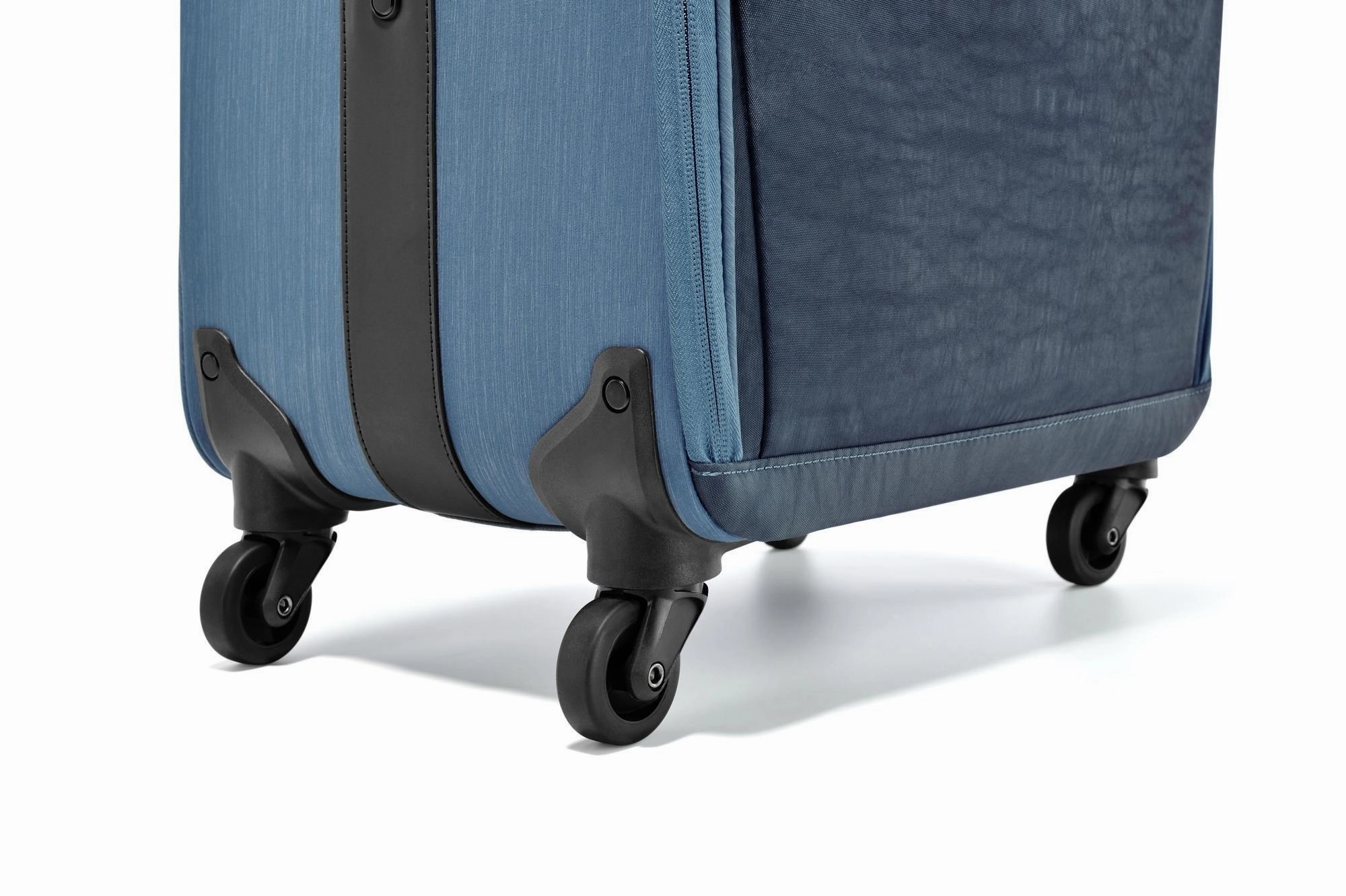 ZERO Halliburton Zero New York Greenwich 24" Spinner