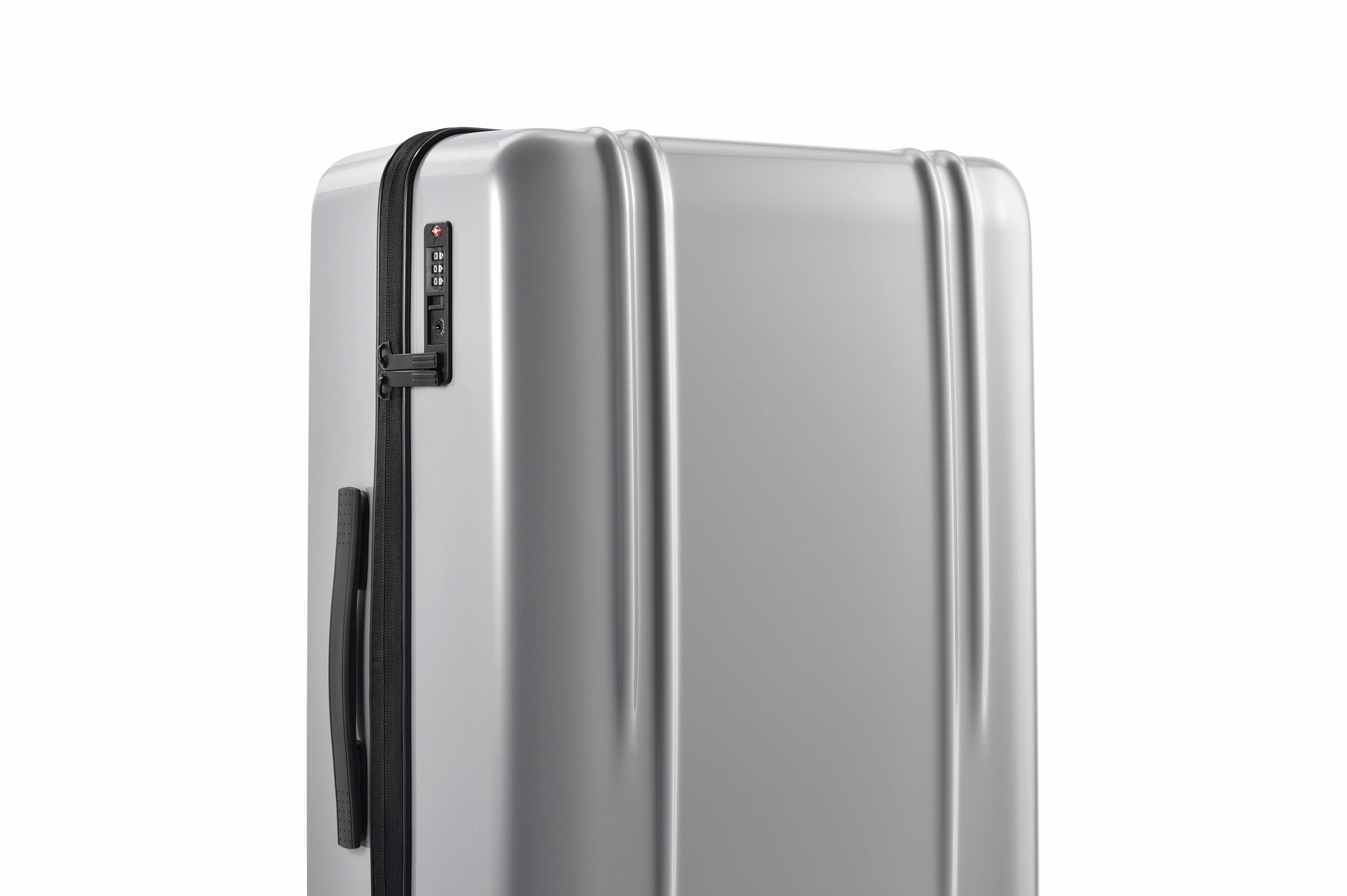 ZERO Halliburton ZRL 22" Domestic Carry-on 4-Wheel Spinner