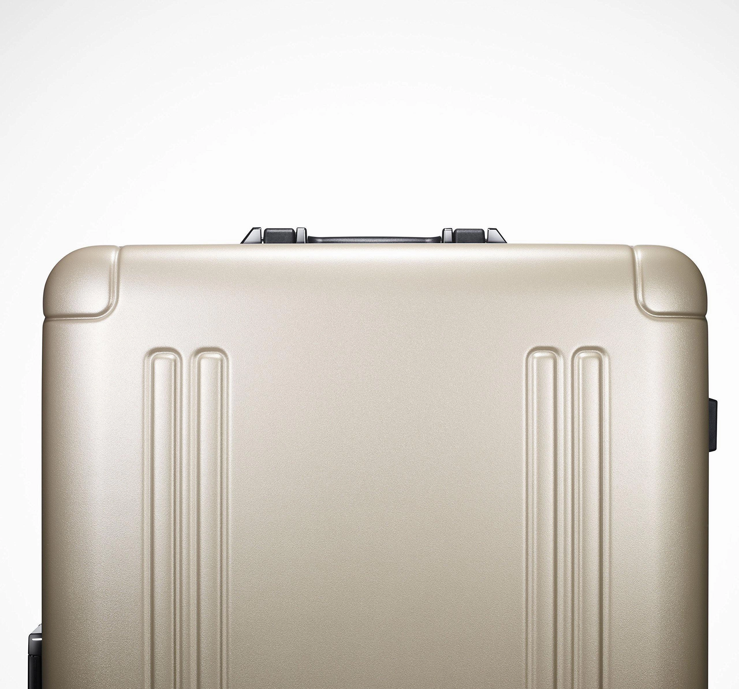 ZERO Halliburton Zro 20" International Carry-On 4-Wheel Spinner Zro20-Gm